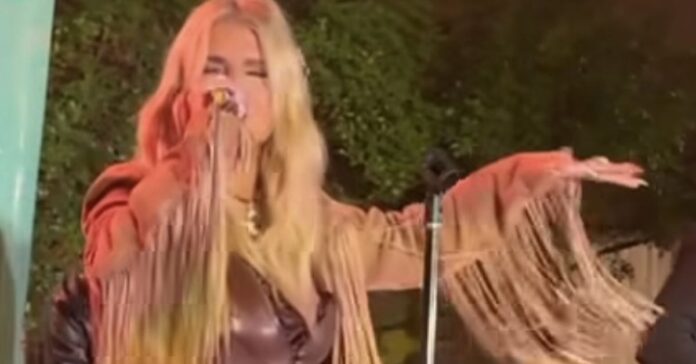 Jessica Simpson performs live for the first time in 15 years as she makes a music comeback following Eric Johnson split