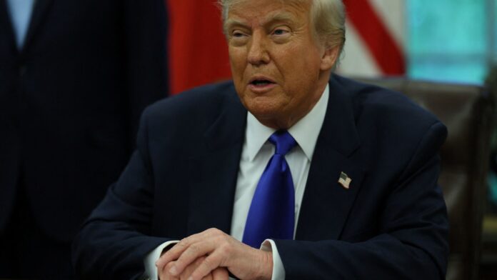Trump signs order to boost U.S. drug manufacturing