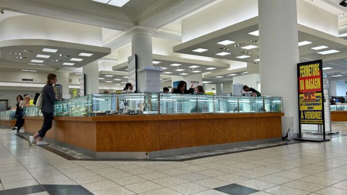 Hudson’s Bay employees get ready for last day on the job