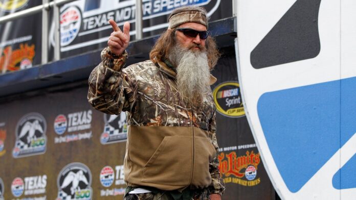 'Duck Dynasty' star Phil Robertson remembered for 'extraordinary legacy' after his death: 'He will be missed'