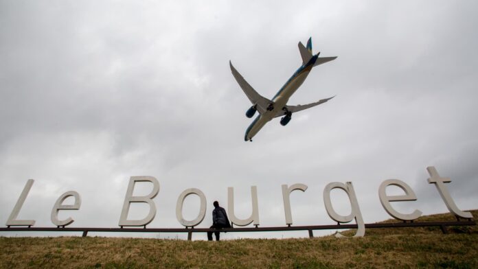 Boeing Dreamliner crash, military escalations darken Paris Air Show