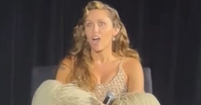 Miley Cyrus heckled by fans telling her to sing at film premiere